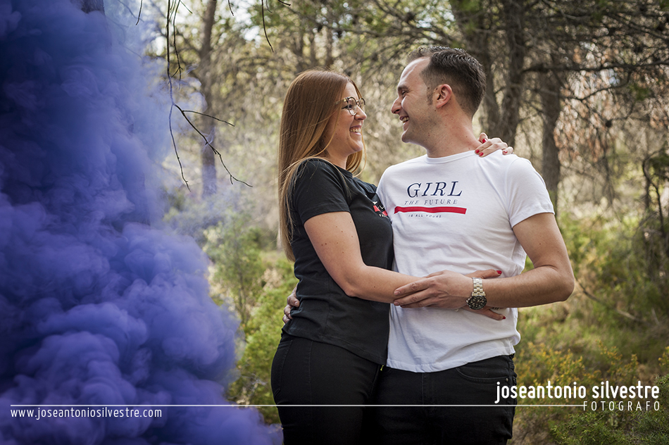 Fotografo de bodas en Alicante - Preboda en el campo con humo de colores